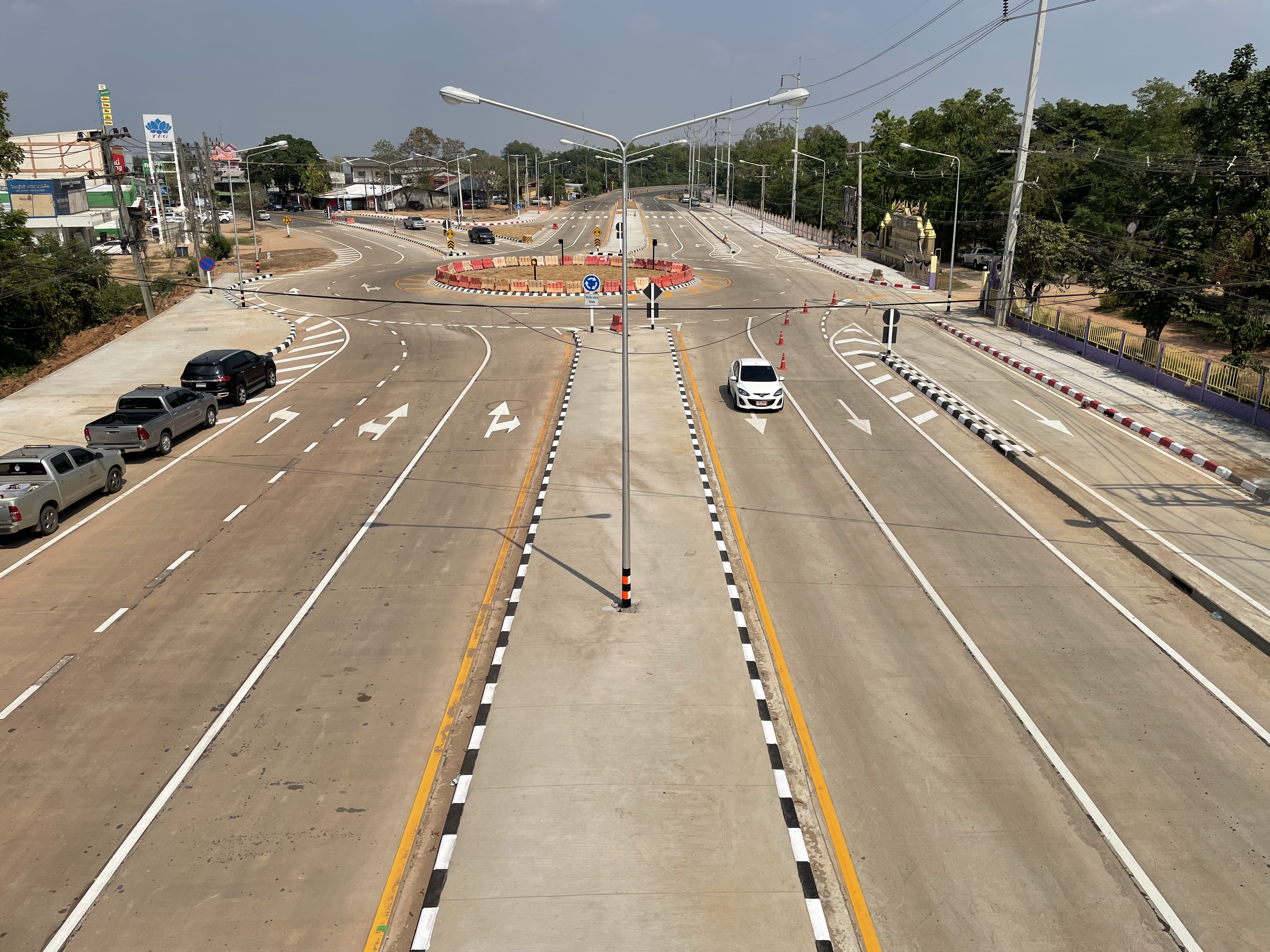 โครงการก่อสร้างโครงข่ายทางหลวงแผ่นดินประจำปีงบประมาณ พ.ศ.2568 รหัสงาน 11700 กิจกรรมก่อสร้างเพิ่มประสิทธิภาพทางหลวง ทางหลวงหมายเลข 202 ตอน หนองผือ- เขมราฐ ระหว่าง กม.388+580 - กม.389+636 (รวมทางแยกเขมราษฎร์ธานี) ปริมาณงาน 1 แห่ง